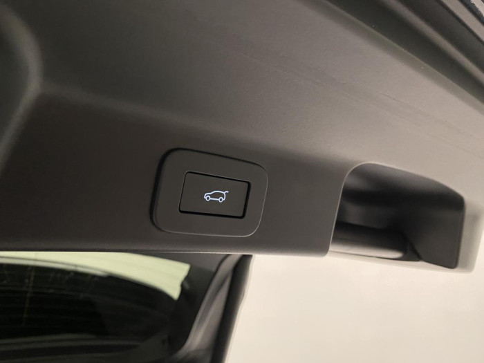 Jaguar F-Pace D200 R-DYNAMIC REZERVACE 2.0 d Dynamic