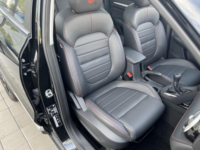 MG ZS ELEGANCE - ZIMNÍ PNEU ZDARMA* 1.0 Elegance