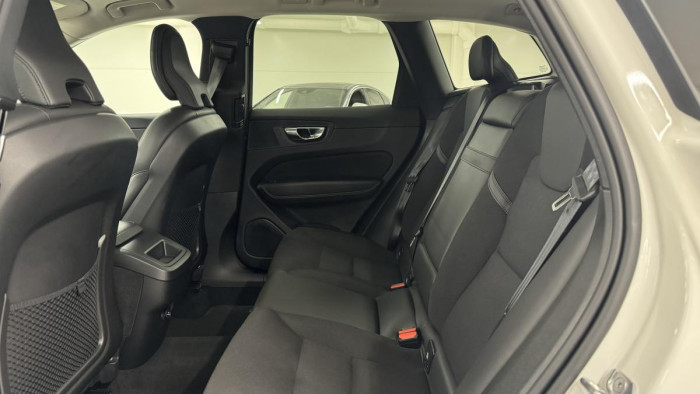 Volvo XC60 B4 AWD MOMENTUM REZERVACE 2.0 Momentum