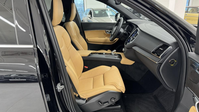 Volvo XC90 B5 AWD ULTIMATE REZERVACE