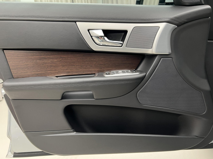 Jaguar XF 3.0 V6D LUXURY AUT CZ 3.0 d Luxury