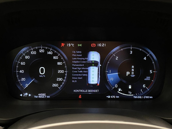 Volvo XC60 B5 AWD R-DESIGN REZERVACE