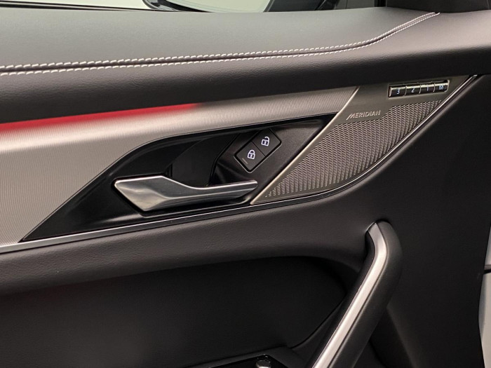 Jaguar F-Pace P400e R-DYNAMIC SE REZERVACE 2.0 Dynamic SE