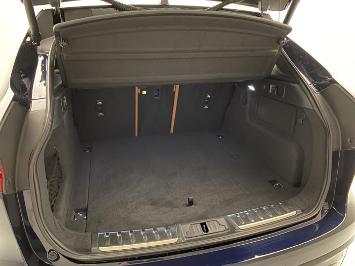 Jaguar F-Pace D200 R-DYNAMIC REZERVACE 2.0 d Dynamic