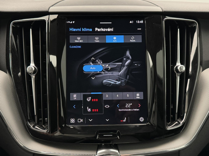 Volvo XC60 B5 AWD PLUS DARK CZ 1.maj