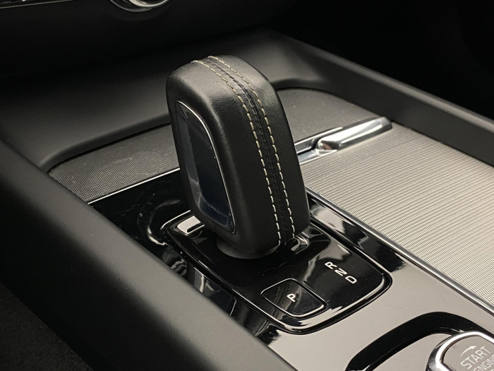 Volvo V60 B3 DARK PLUS REZERVACE