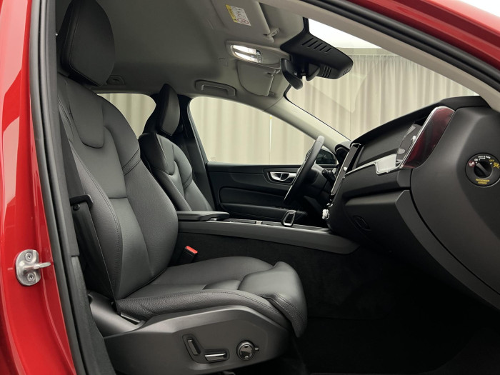 Volvo XC60 B4 AWD PLUS DARK AUT 1.maj.