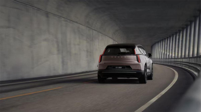 Volvo EX60 PURE ELECTRIC PLUS P10 AWD