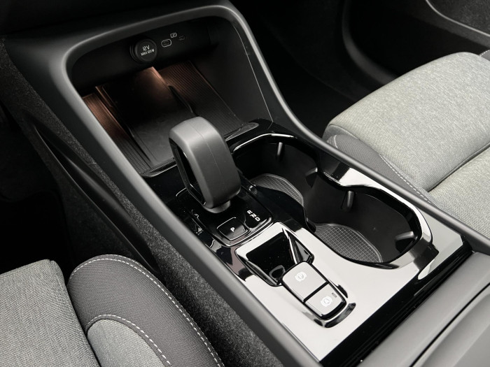 Volvo XC40 B3 PLUS DARK AUT CZ