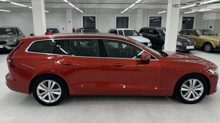 Volvo V60 D4 MOMENTUM ADVANCED REZERVACE 2.0 d Momentum