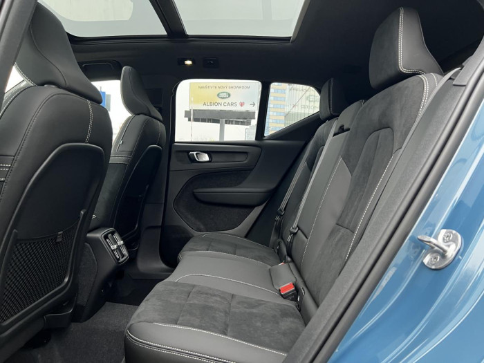 Volvo XC40 B4 DARK ULTIMATE Aut CZ