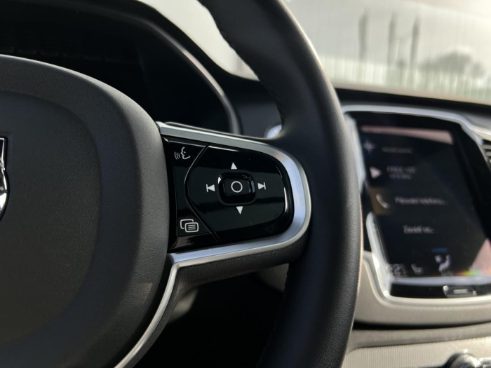 Volvo XC90 B5 AWD R-DESIGN 7 MÍSTNÁ Aut