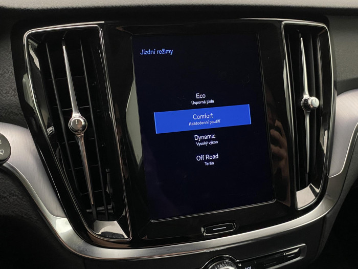 Volvo V60 CC B4 AWD MOMENTUM AUT 1.maj. 2.0 CC CC Momentum