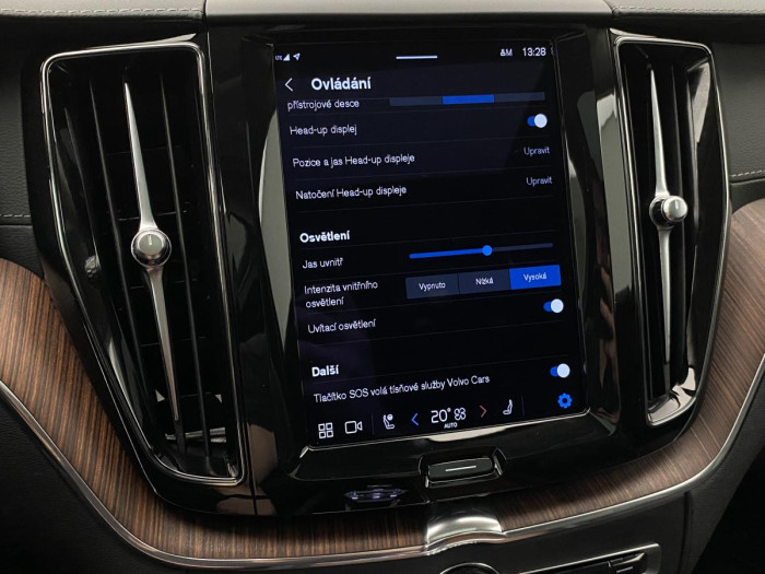 Volvo XC60 B5 AWD ULTIMATE REZERVACE