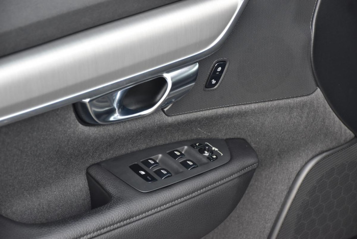 Volvo V90 D4 MOMENTUM ADVANCED REZERVACE 2.0 d Momentum
