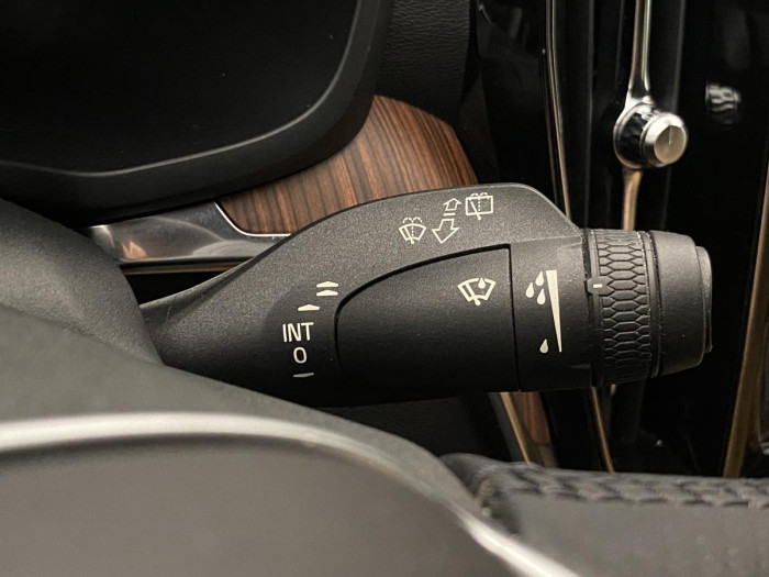 Volvo V60 D3 MOMENTUM NAVIGACE REZERVACE 2.0 d Momentum