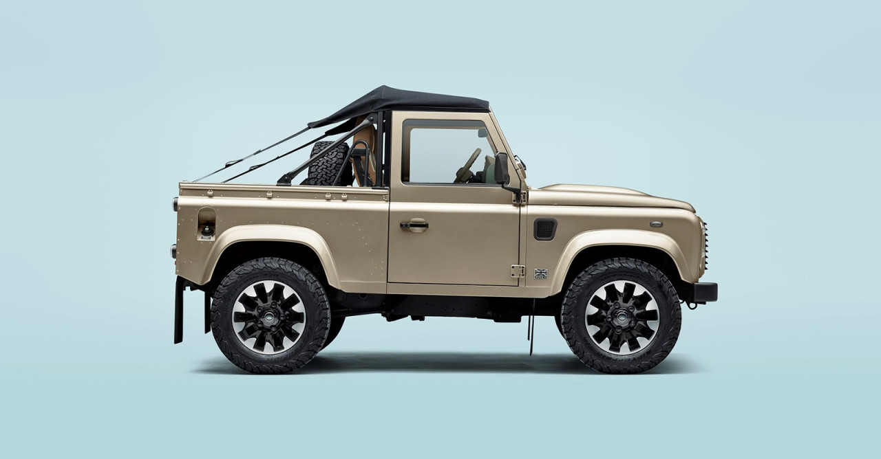 Návrat ikony: Land Rover představuje Defender V8 Soft Top