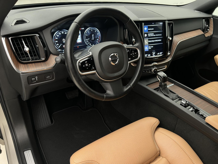 Volvo XC60 T5 AWD INSCRIPTION AUT CZ