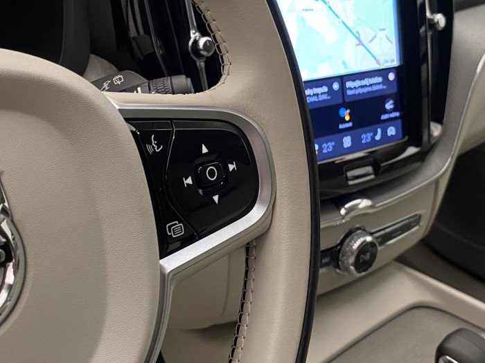 Volvo XC60 B5 AWD DARK PLUS AUT CZ