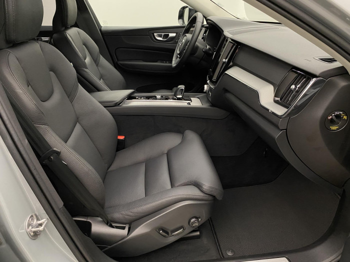 Volvo XC60 B4 AWD PLUS DARK AUT 1.maj