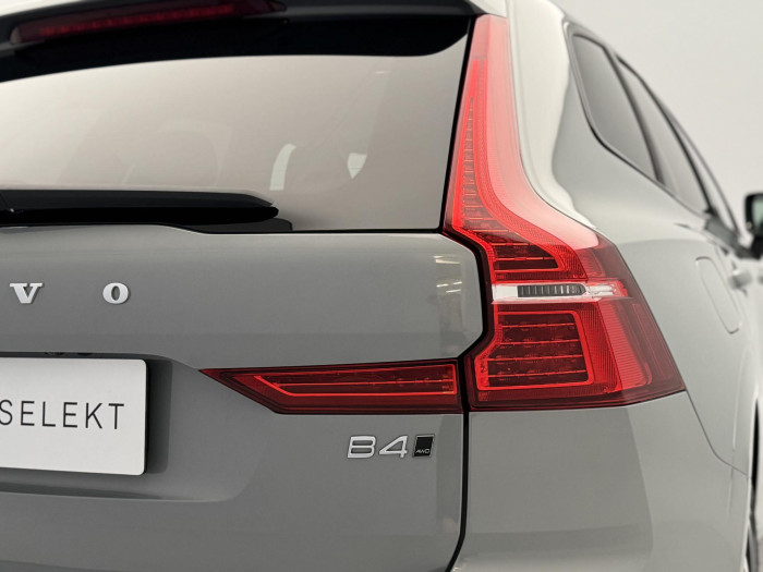 Volvo XC60 B4 AWD PLUS DARK AUT 1. maj