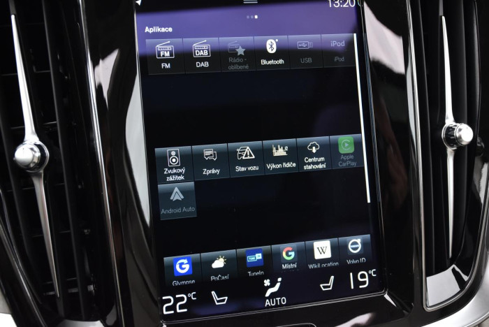 Volvo V60 T6 AWD RECHARGE REZERVACE