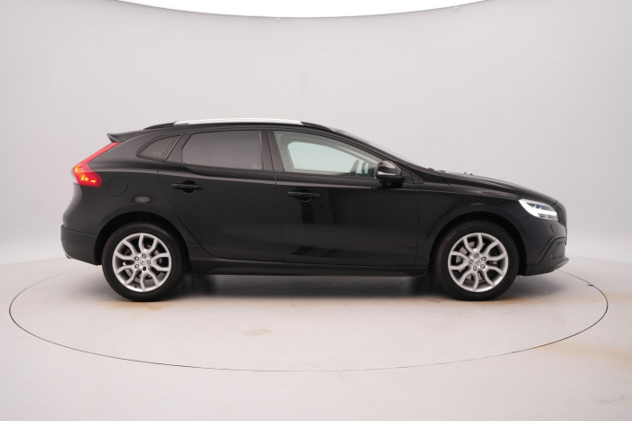 Volvo V40 CC D3 MOMENTUM REZERVACE 2.0 d CC CC Momentum