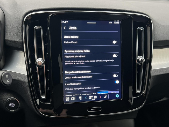 Volvo XC40 B3 PLUS DARK AUT CZ