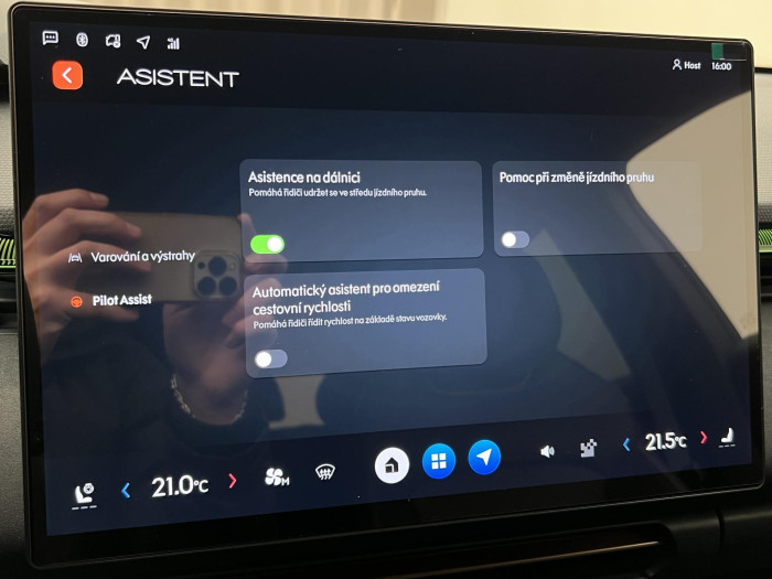 Lynk & Co 08 MORE PHEV