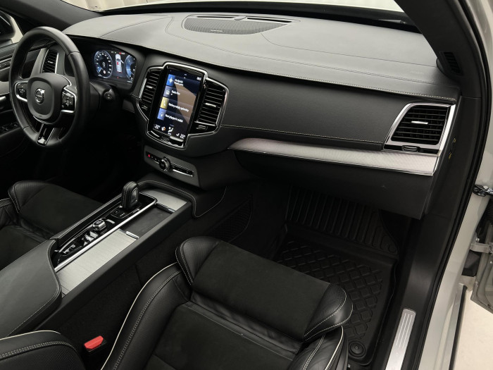 Volvo XC90 B5 AWD R-DESIGN 7MÍSTNÁ AUT CZ