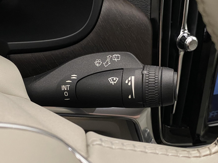 Volvo V90 CC D5 AWD MOMENTUM AUT CZ 2.0 d CC CC Momentum