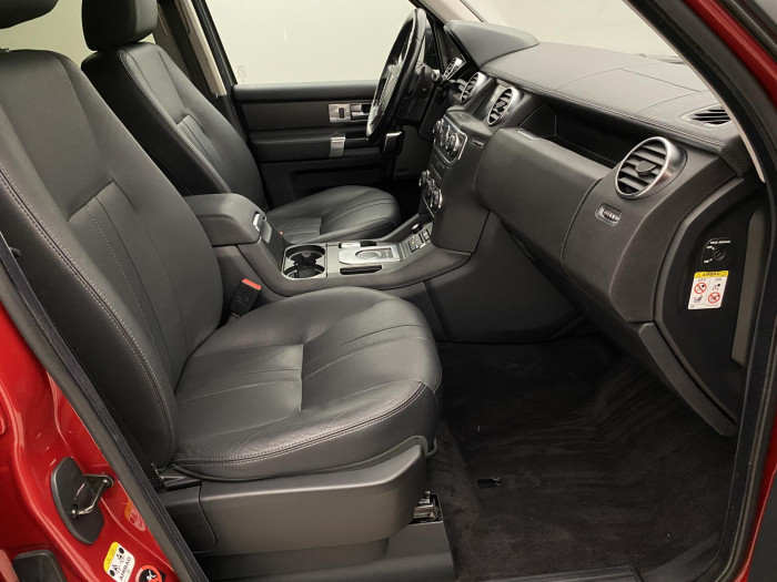 Land Rover Discovery 3.0 TDV6 S AWD REZERVACE