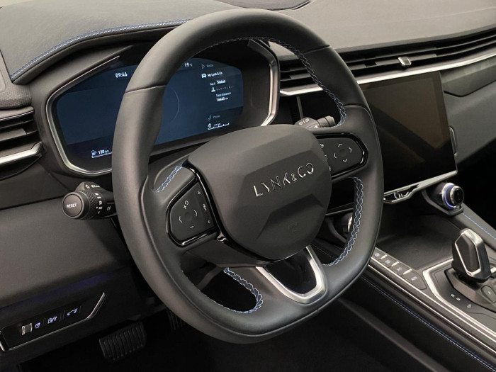 Lynk & Co 01 PHEV DCT AUT 1.maj. REZERVACE