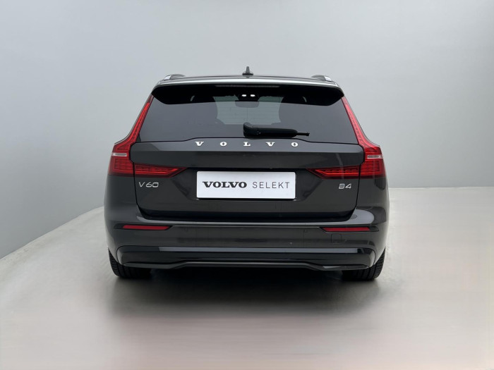 Volvo V60 B4 PLUS DARK Aut 1.maj.