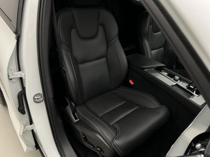 Volvo XC60 B4 AWD R-DESIGN AUT CZ