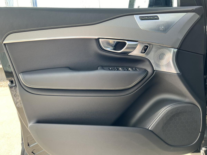 Volvo XC90 B5 AWD R-DESIGN 7 MÍSTNÁ Aut