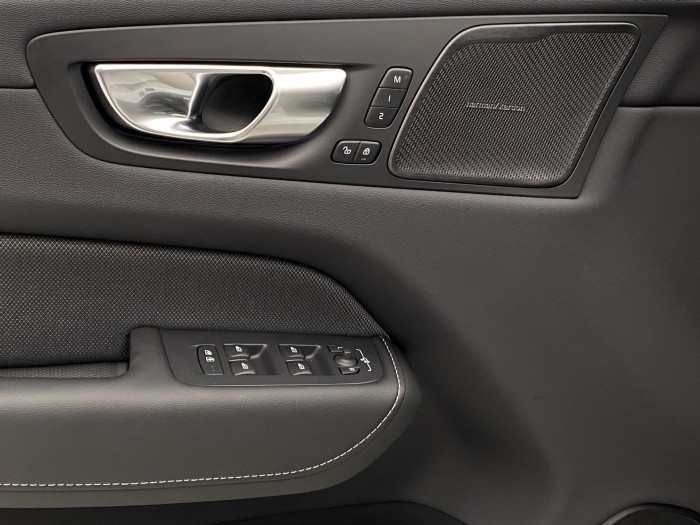 Volvo XC60 T6 AWD PLUG-IN DARK PLUS AUT