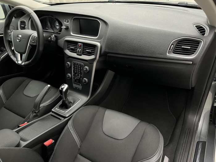 Volvo V40 T2 BLACK EDITION 1.maj. 2.0 Edition