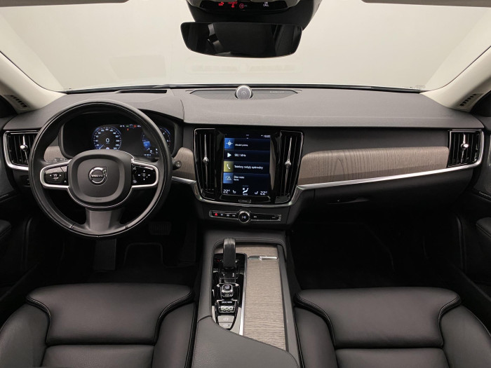 Volvo V90 CC B4 AWD MOMENTUM  REZERVACE 2.0 CC CC Momentum