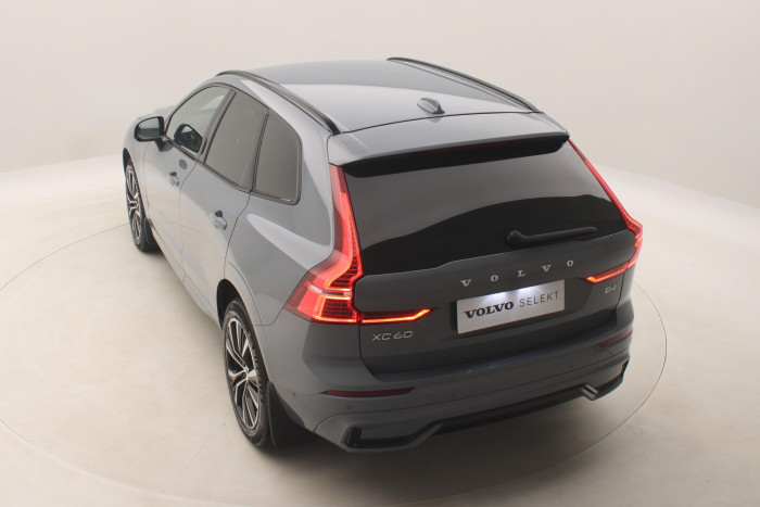 Volvo XC60 B4 AWD PLUS DARK AUT 1.maj