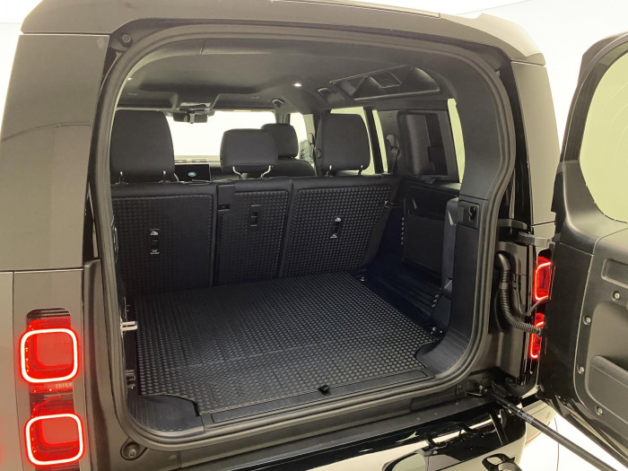 Land Rover Defender 110 D250 X-DYNAMIC SE REZERVAC 3.0 d Dynamic SE