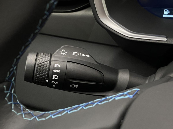 Lynk & Co 01 PHEV DCT AUT 1.maj. REZERVACE