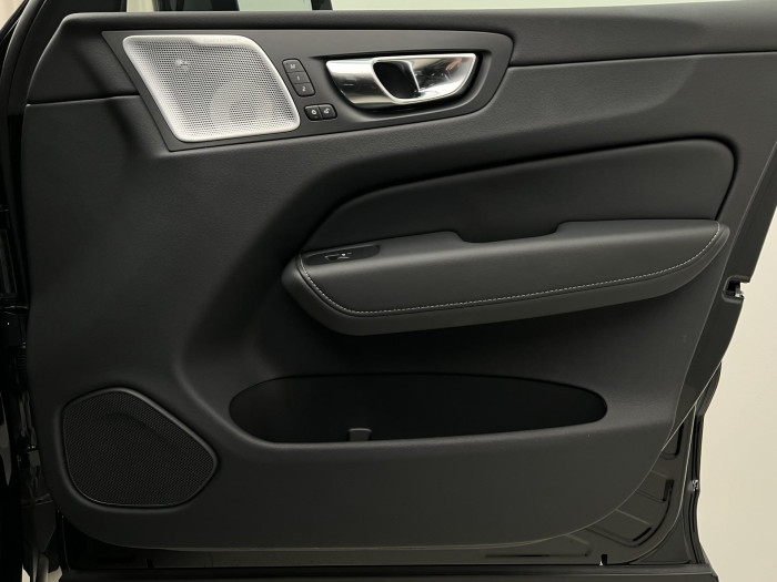 Volvo XC60 B5 AWD BLACK EDITION AUT 1.maj 2.0 Edition