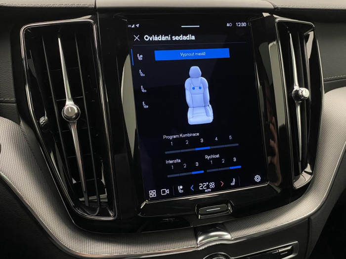Volvo XC60 T6 AWD RECHARGE REZERVACE