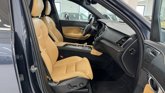 Volvo XC90 T8 AWD INSCRIPTION REZERVACE