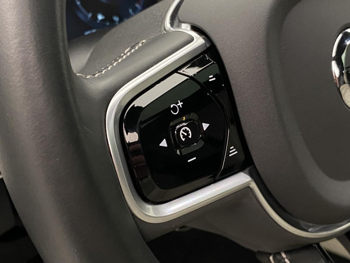 Volvo XC90 B5 AWD R-DESIGN AUT REZERVACE