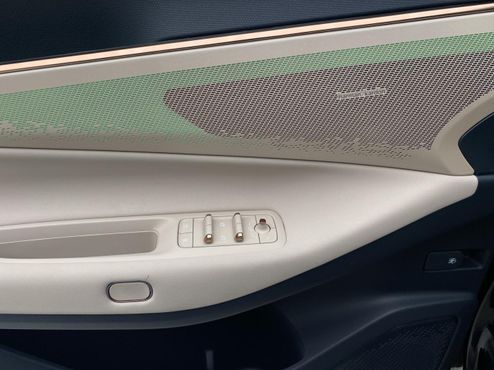 Lynk & Co 08 MORE PHEV