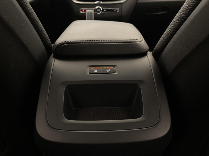 Volvo XC60 B4 AWD PLUS DARK AUT CZ