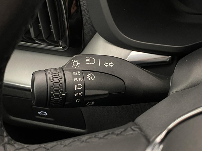 Volvo XC60 B4 MOMENTUM AUT REZERVACE 2.0 Momentum
