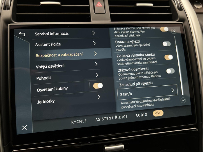 Land Rover Discovery D250 DYNAMIC HSE AWD AUT CZ 3.0 d Dynamic